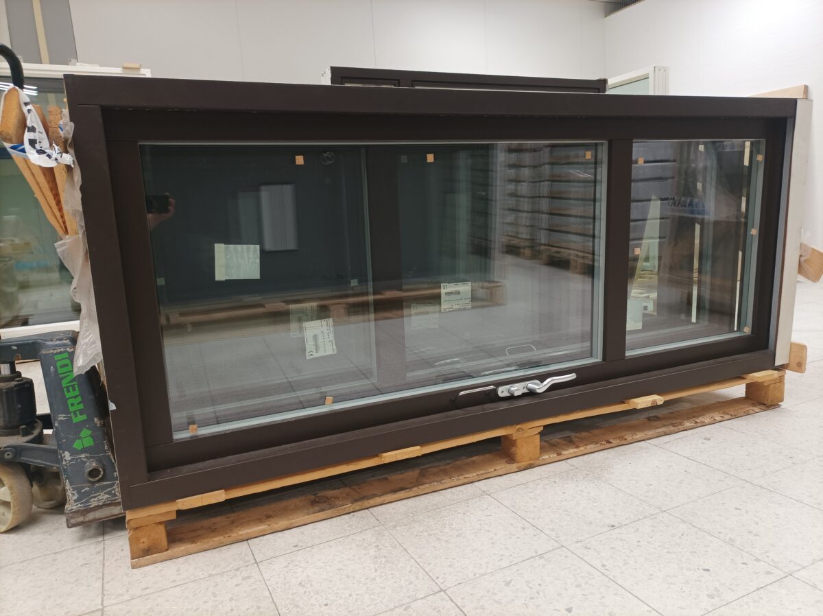 Ympäriinsä Tummanruskea parvekeovi 870 x 2070 mm IOU/A(H) 130 mm 2-lasiaukkoinen